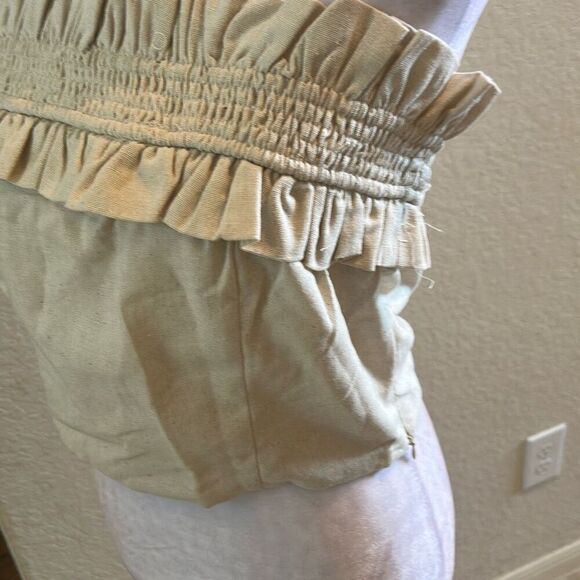 Gilli Size M Linen Blend Strapless Smocked Top Cream Coastal Contemporary NWT - Picture 2 of 11